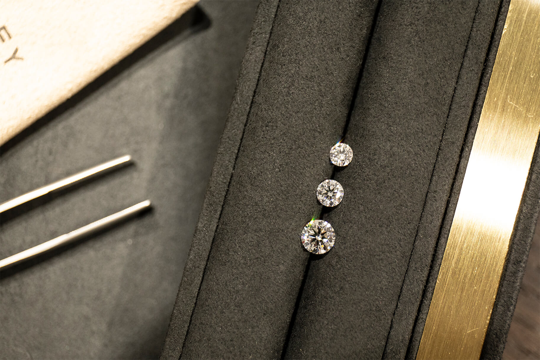 鑽石一克拉原來不是指大小？克拉代表是什麼意思？ - HERLEY JEWELRY 赫 