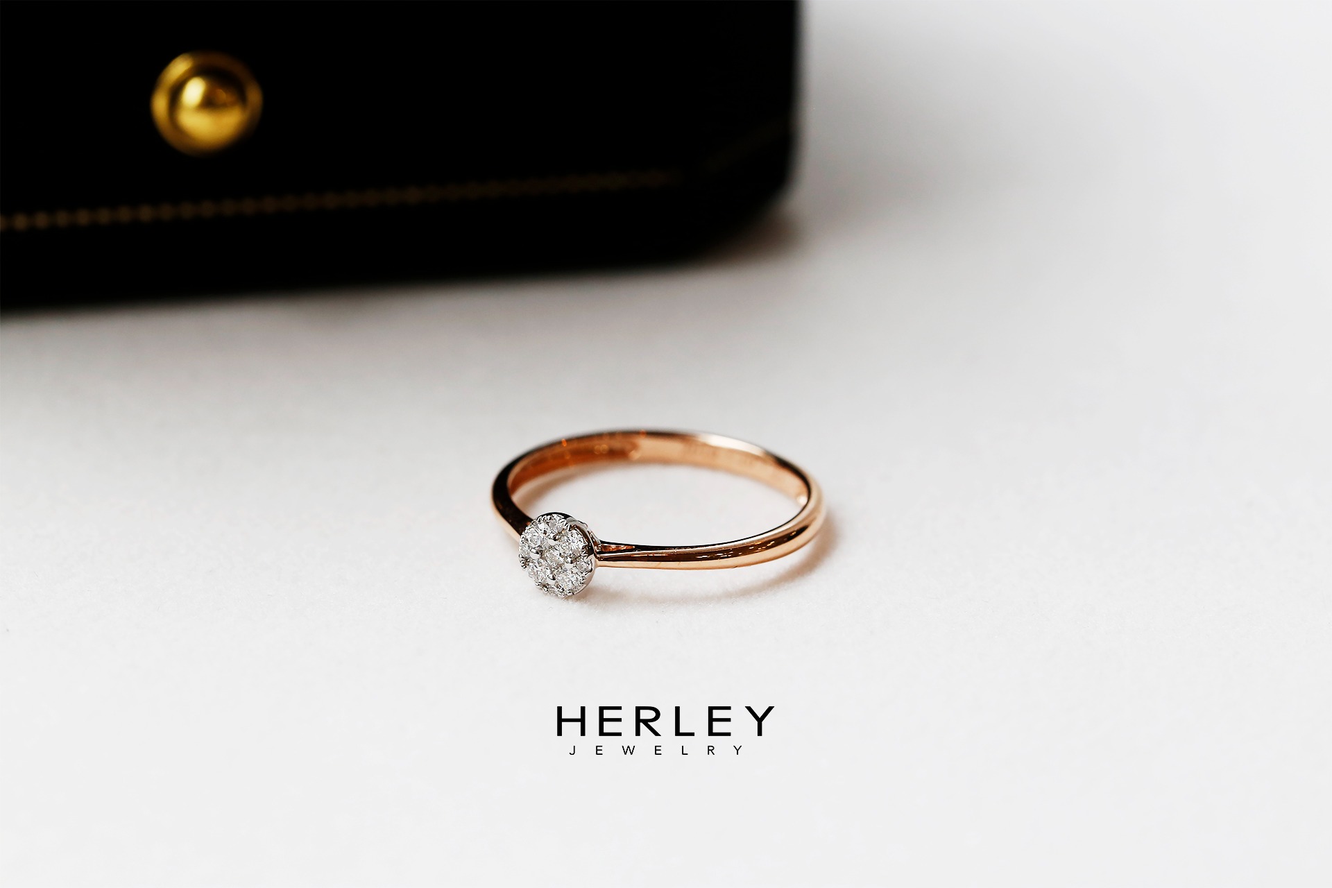 2026 最新求婚戒指價位怎麼抓?30 分、50 分、一克拉鑽戒價格解析 3 求婚戒指價位怎麼抓?影響鑽戒價格的戒台材質關鍵因素