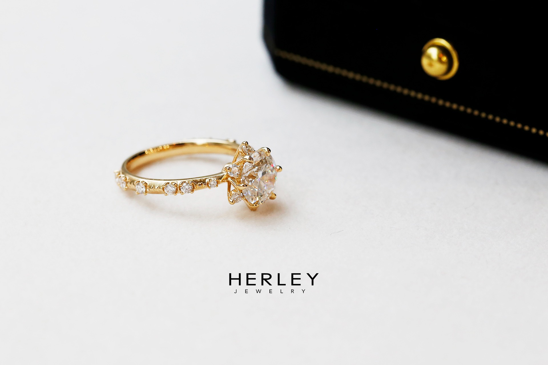 2026 最新求婚戒指價位怎麼抓?30 分、50 分、一克拉鑽戒價格解析 4 求婚戒指價位怎麼抓?影響鑽戒價格的天然鑽石或培育鑽石因素