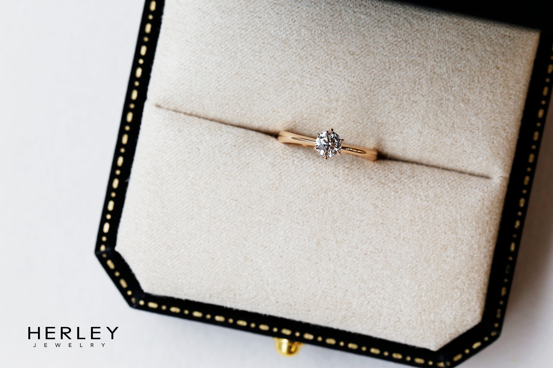 2026 最新求婚戒指價位怎麼抓?30 分、50 分、一克拉鑽戒價格解析 5 鑽戒價格3~5 萬|30 分鑽石